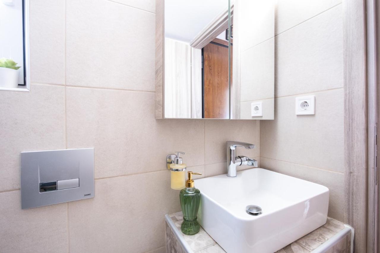 Family Apartment Near Port Piraeus Bagian luar foto