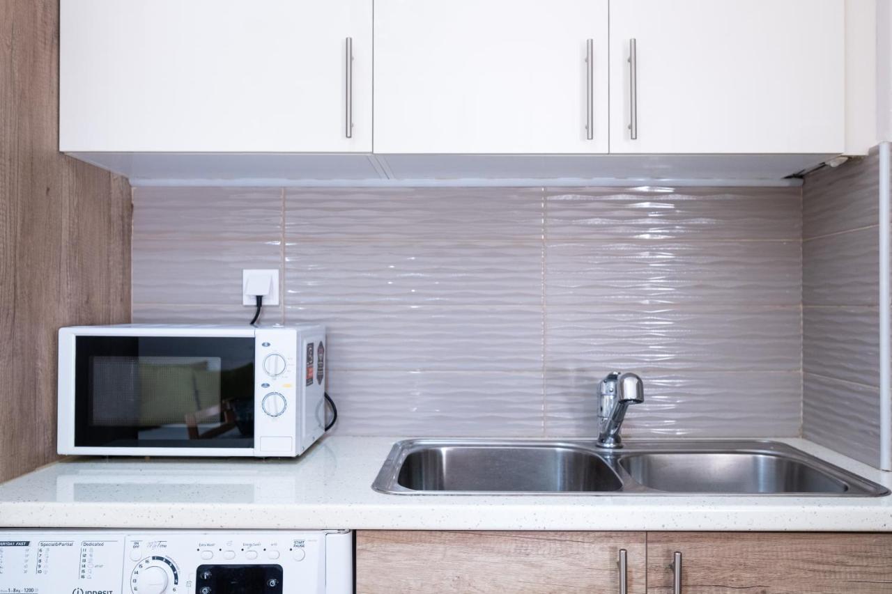 Family Apartment Near Port Piraeus Bagian luar foto